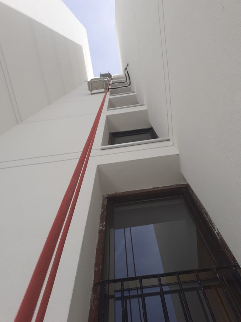 Trabajos en patios de luces en Tarragona