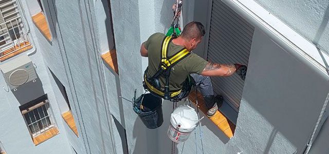 Empresa de trabajos verticales en Tarragona pintura en altura