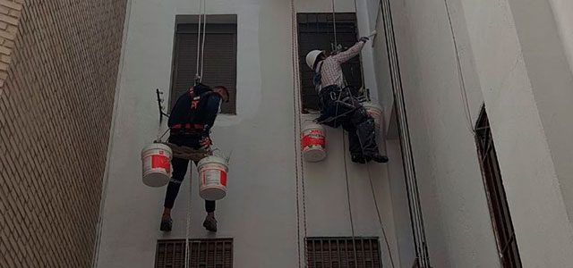 Empresa de trabajos verticales en Tarragona trabajos patio luces